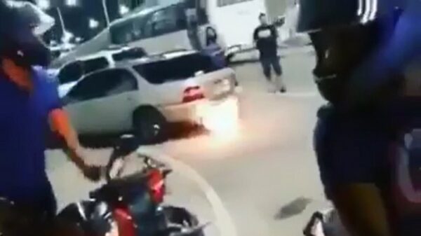 Met een vlammenwerper in je uitlaat heb je nooit meer last van bumperklevers