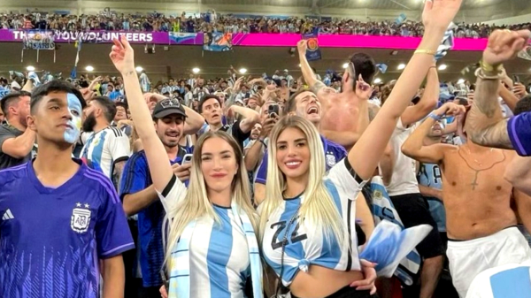 Nieuwe beelden van de vrouwen die tijdens WK-finale voor ophef op de tribunes zorgden