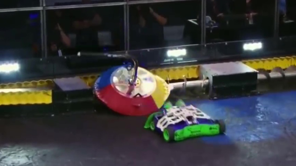 Witch Doctor versus Gigabyte in de Battlebots Arena: place your bets!