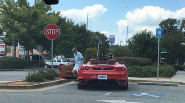 Een lading droeftoeters die een cursus parkeren goed kunnen gebruiken