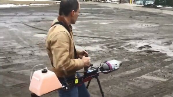 Met deze opgevoerde turbinebladblazer is je tuin binnen no-time schoon