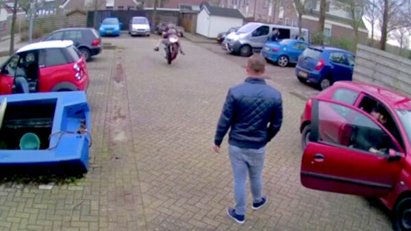 Als je net even iets te tof op je scooter komt aanrijden