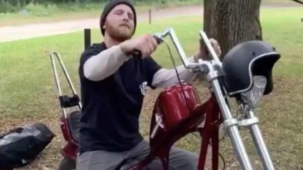 Morgûh. Wat vind je van m'n nieuwe motor?