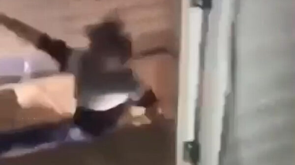 Als je dronken van de trap afvalt ben je snel beneden