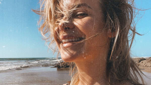 Kritiek op Victoria Koblenko die van haar (te) zonnige retraite in Costa Rica geniet