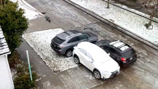 Oh my god: het is glad in Seattle en dan kan je dus beter niet gaan rijden