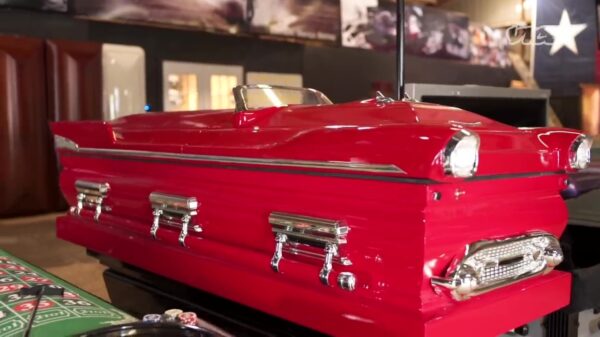 Trey Ganem maakt de allervetste custom doodskisten