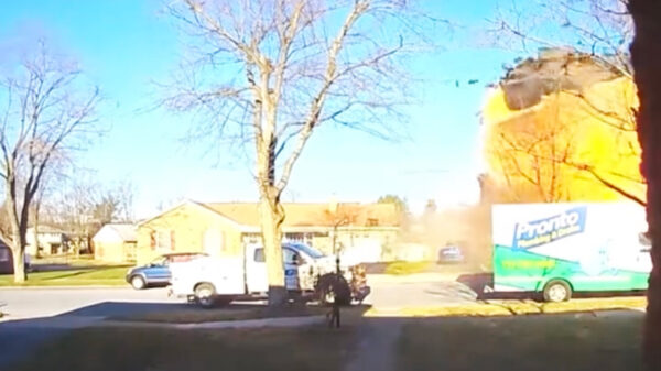 Deurbelcamera legt bizarre gasexplosie vast die huis in Susquehanna opblaast