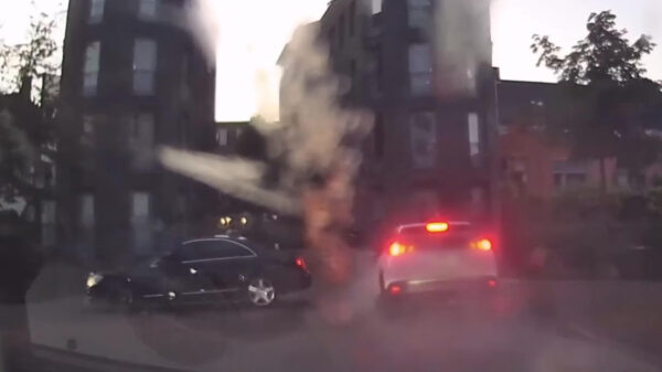 Politie achtervolgt 16-jarige die met 140 km/u in een gestolen auto door Amersfoort knalt