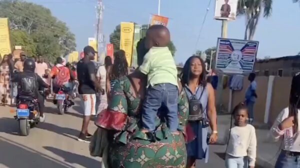 Spring maar achterop bij mij, achter mijn fiets