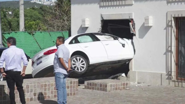 Deze levensgevaarlijke rotonde in Mexico zorgt alleen maar voor ongelukken