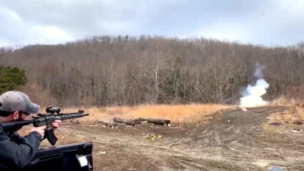 Ouwe scherpschutter krijgt deze 'deksel' vrij snel op zijn neus