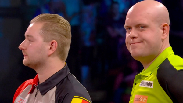 Michael van Gerwen vernedert Belg met 6-0: "Wat ik zei? Dat het slappe hap is"