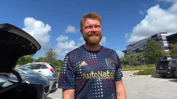 De "Greedy Guys" proberen David Beckham's voetbalclub Inter Miami binnen te sneaken