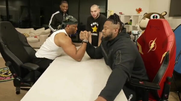 Beveiliger van YouTuber Adin Ross breekt arm tijdens potje armpje drukken