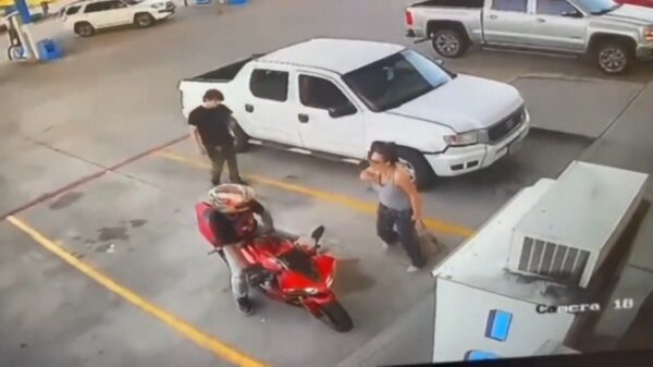 De acties van deze Karen zorgen ervoor dat haar vent uiteindelijk het haasje is