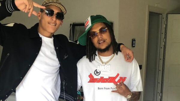 Ronnie Flex gisteravond voor zijn eigen woning overvallen en van sieraden beroofd