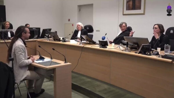 Willem Engel gonna Willem Engel en wraakt de rechtbank tijdens zaak over opruiing