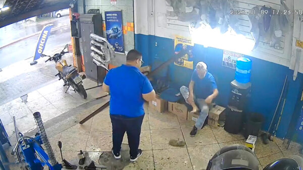 Pure slapstick: je collega die in zijn pauze twee keer de sjaak is