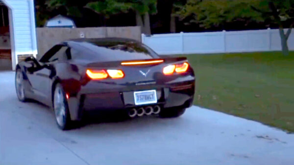 Dus daarom laat je je vrouw niet in je net iets te dure Corvette rijden