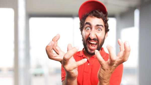 Pizzabakker is piswoest om slechte review en stuurt hilarisch spraakbericht