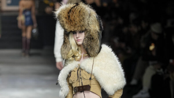 Straks ook tantoehip rondlopen? Dit wordt de herfst- en wintermode van 2023!