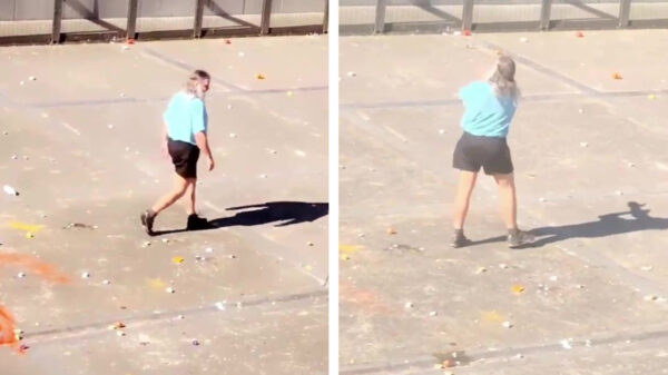 Marc Dutroux krijgt tijdens het luchten dagelijks wc-borstels en eieren naar zich gegooid