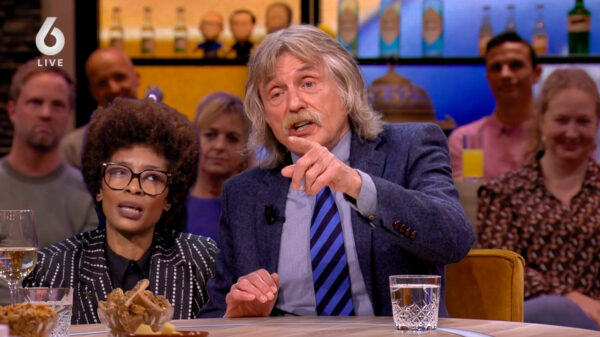 Johan Derksen spuwt gal over Sylvana Simons: "Er komt alleen maar onzin uit"