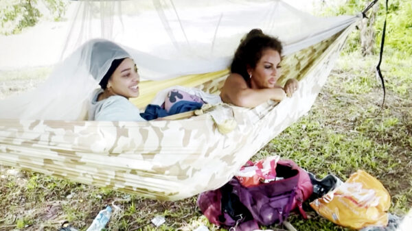 Feit: Echte Meisjes (In De Jungle) zijn niet voor hangmatten gemaakt