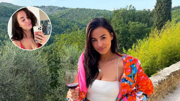 Nina Warink laat zien helemaal klaar voor het strand te zijn