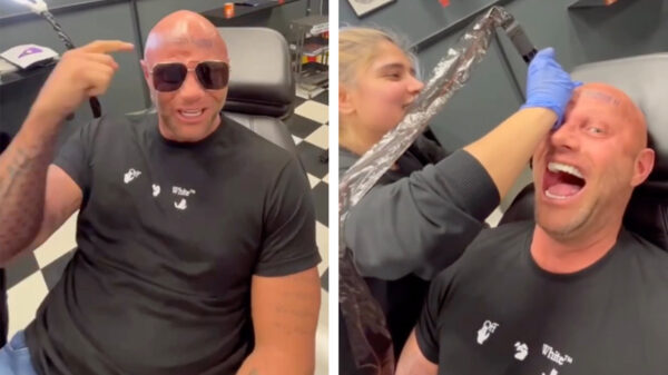 Beroepsidioot Alex Soze laat "ALLES KAN KAPOT" op voorhoofd tatoeëren