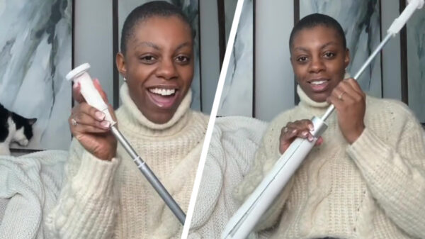 Deze dame is wel héél blij met haar nieuwe speeltje