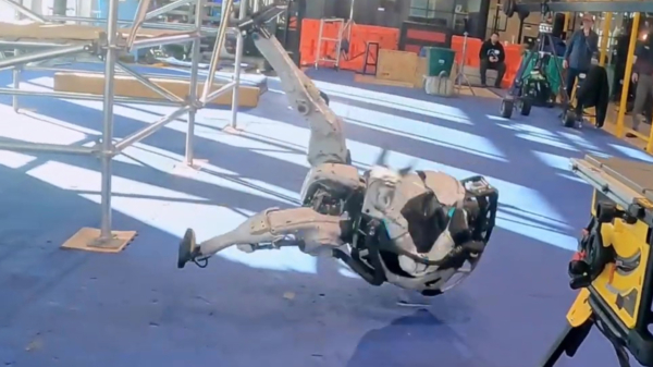 Het bewijs dat Boston Dynamics' Atlas ook wel eens op zijn muil gaat