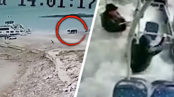 Turkse buschauffeur verliest macht over het stuur en rijdt de plomp in