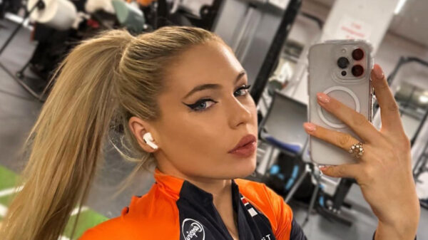 Jutta Leerdam heeft haar schaatsen ingeruild voor een paar stilettohakken