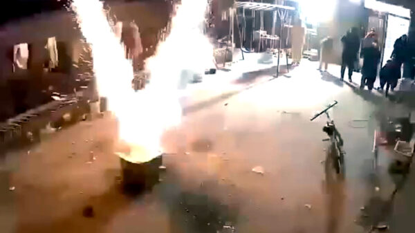 Deze familie uit China knalde net iets te hard het nieuwe jaar in