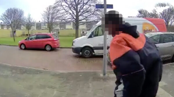 Als je een serieuze baan hebt maar stiekem nog een klein kind bent