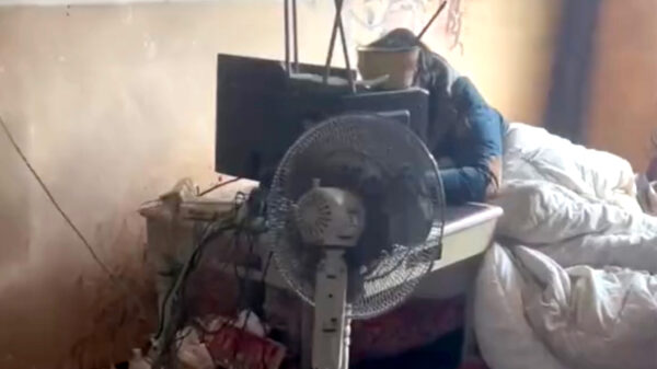 Voor het eerst beelden gelekt van Arif die keihard aan het werk is