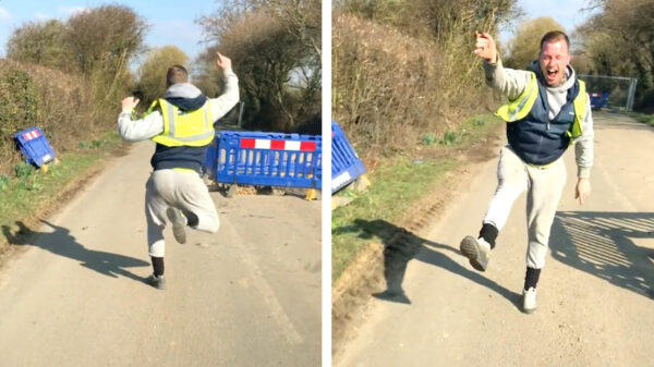 Deze wegwerker uit Engeland is duidelijk ook een echte technohead