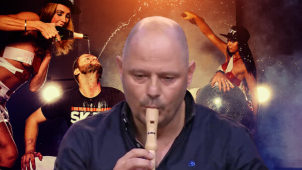 De fluit van Bas Hoeflaak is een stuk harder met deze Skoften Sloopservice Hardstyle Remix!