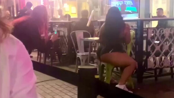 Ja hoor, we hebben er weer een: schaamteloze influencer in het wild gespot