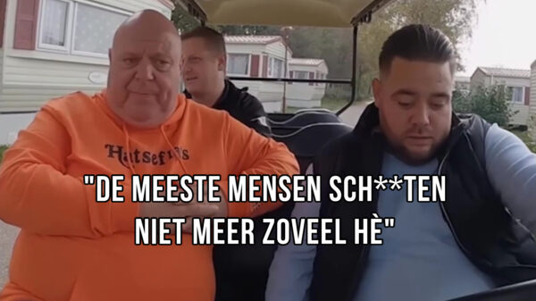 Peter Gillis bespaart door in de vakantiehuisjes huisjes bakstenen in de stortbak te leggen