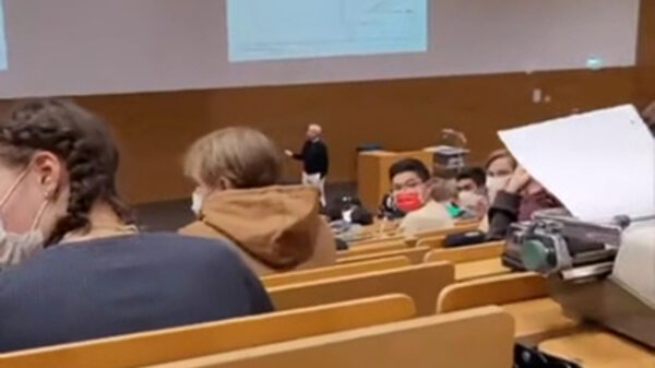 Als je leraar laptops in de klas verbiedt