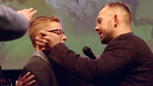 Hallelujah: jongen geneest van slechthorendheid dankzij de kracht van God!