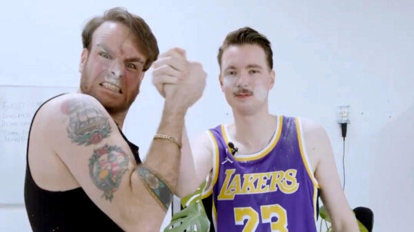 Bram Krikke en Henry van Loon maken een gouden Joel Beukers-parodie