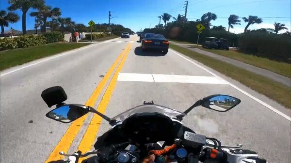 Trage weggebruiker wordt zonder pardon verwijderd om verkeersopstopping te voorkomen