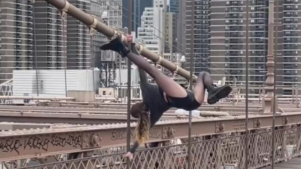 'Paaldanseres' laat in het openbaar haar kunsten zien