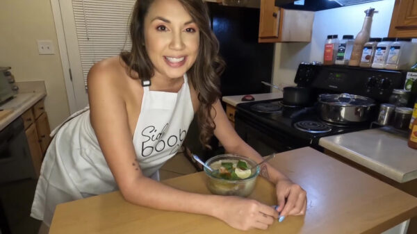 Geld verdienen met YouTube anno 2023: kookvideo's maken in slechts een schort