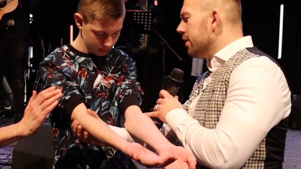 Een nieuw wonder: spaakbeen van jongen wordt vastgezet in Jezus' naam