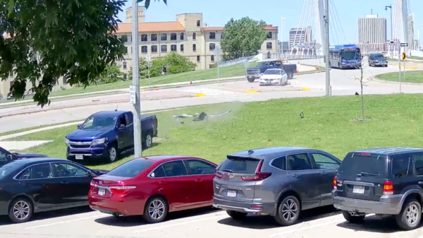 Automobilisten in Milwaukee snappen rotonde met dubbele rijstrook niet